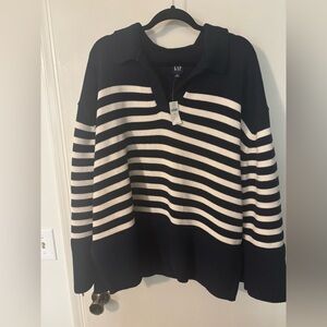 NWT GAP Women's V-Neck Sweater in Navy and White Stripes